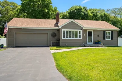 34 Balmoral Ct