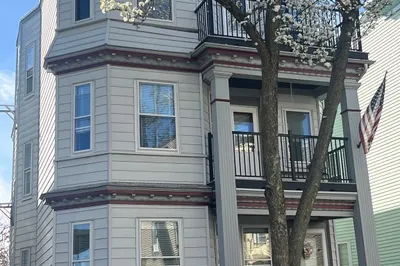 10 Antrim St #2 1