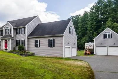 562 Mendon Rd 1