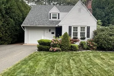 89 Meadowbrook Avenue 1
