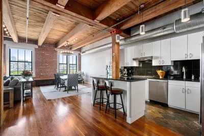 9 W Broadway #512
