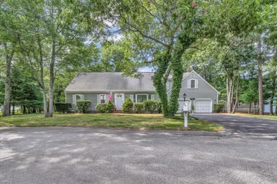 25 Wiley Post Lane 1