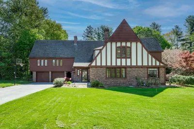 34 Laurelwood Rd 1