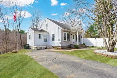 415 Pond St 1