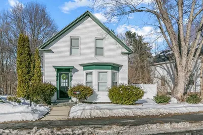 576 Crescent St 1