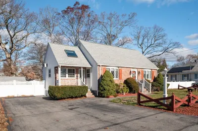 37 Pinewood Ave