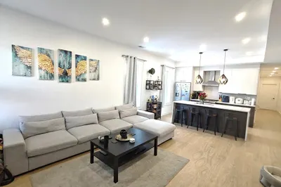 44 Glendale St #1