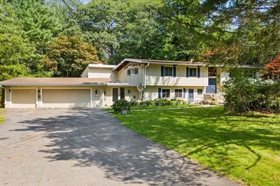5 Lavelle Ln