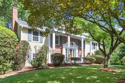20 Village Cir 1