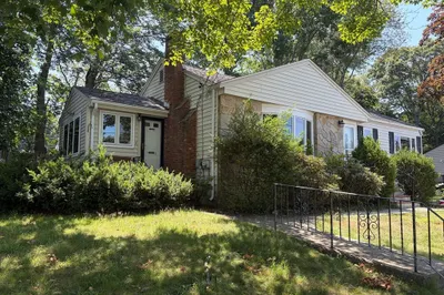 90 Westview Dr 1