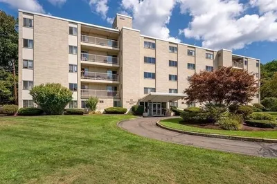300 Park Terrace Dr #303 1