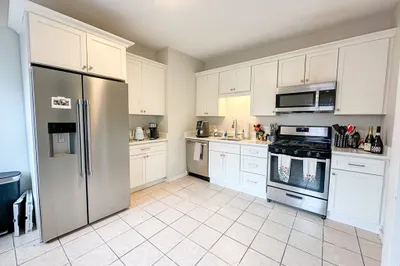 24 Charter St #6