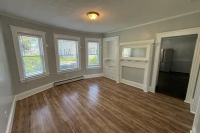 62-64 Lawrence St #62 1