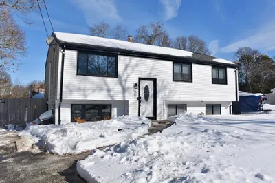 61 Thom Ave