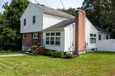 114 Russell St