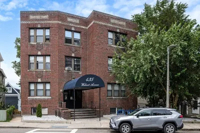 435 Walnut Avenue 1