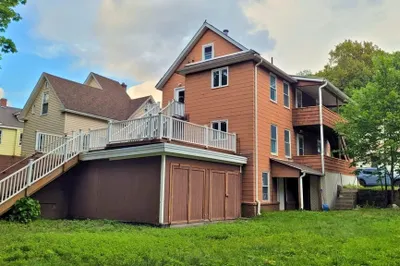 154 Marshall St 1