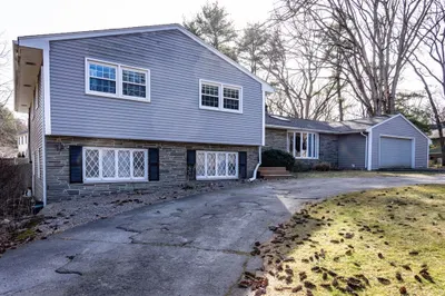 15 Colchester Dr 1