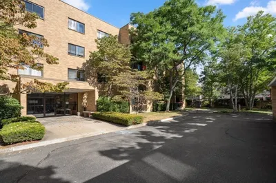 41 Centre St #207