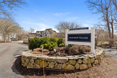 4 Hyannis Point Rd #4 1