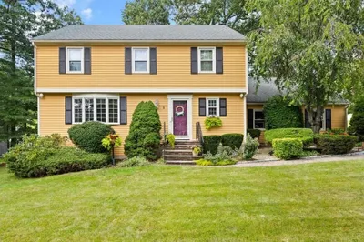 5 Middlebury Ln 1