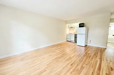 42 Dean Rd #5 1