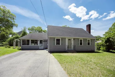 4 Cypress Rd