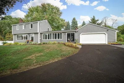60 Lakemans Ln 1