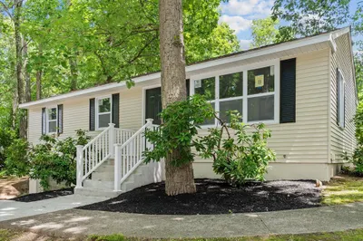 49 Debbie Dr