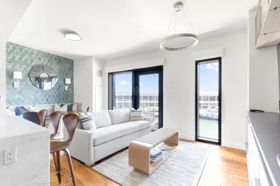 300 Pier 4 Blvd #4K 1