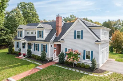 24 Arrowwood St 1
