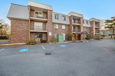 15 Oak Neck Rd #11 1