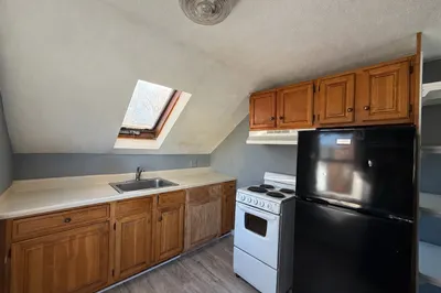 144 Franklin St #3 1