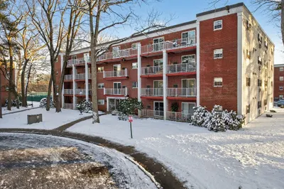 55 Greentree Ln #47
