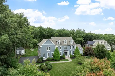 48 Robinson Dr 1