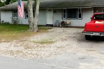 31 Camardo Dr