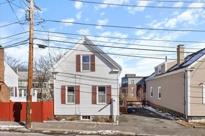 90 Flint St