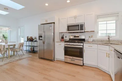 32 Hyde Park Cir #9J 1