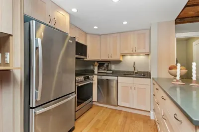 110-112 Commercial St #2
