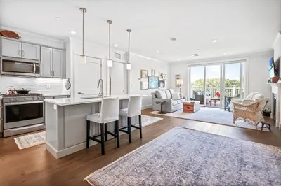 7 Longview Drive #305 1