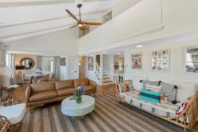 8 Beach St