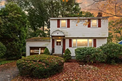 7 Debra Ln