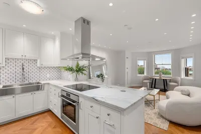 390 Commonwealth Ave #706