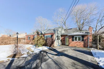 16 Joy St 1