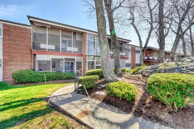 121 Grove St #7 1