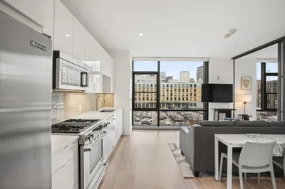 32 Traveler St #411