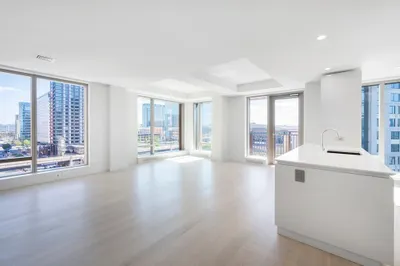 135 Seaport Boulevard #720 1