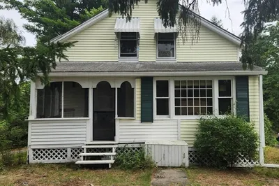 438 Sanders St