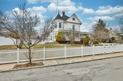 75 Hillsdale St 1