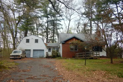 8 Molloy Avenue